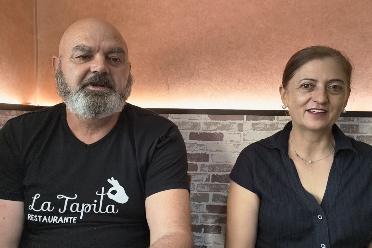 Poveste de familie, din România în alte lumi: o migranță care a adus două nepoțe în inima Europei O familie românească care a ales să plece din țară în urmă cu câțiva ani trăiește acum un trai liniștit în orașul Alicate, departe de agitația și provocările din România