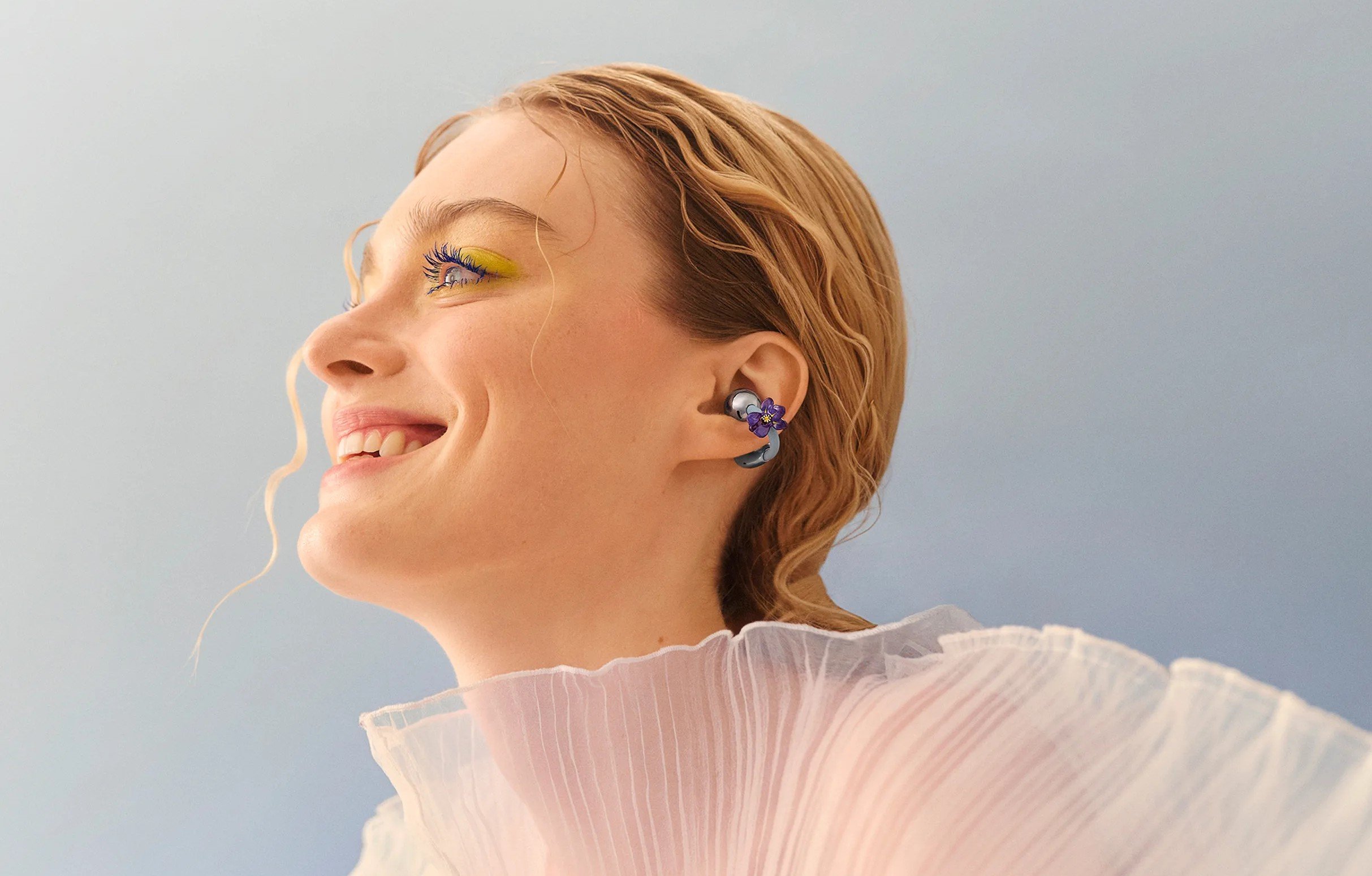 Pentru cei care doresc să iasă din tiparele tradiționale de Valentine’s Day, Huawei propune o alternativă inedită și sofisticată: noile căști open-ear FreeClip 2, lansate recent pe piață