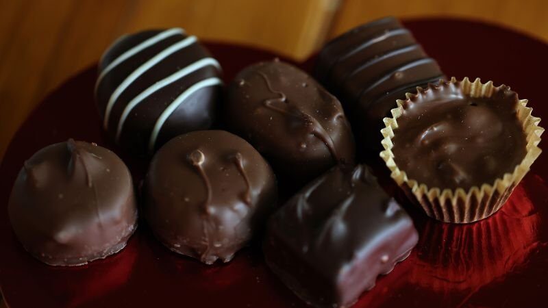 Valentine’s Day 2025: Prețurile ciocolatei în creștere cu 14,4% New York — Îndrăgostiții și iubitorii de ciocolată se confruntă cu o creștere bruscă a prețurilor în această sărbătoare de Valentines, unde un simplu cadou dulce poate costa acum cu 14,4% mai mult decât în 2024