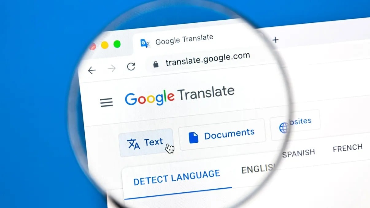 Google Translate, unul dintre cele mai utilizate instrumente de traducere automată din lume, trece printr-o transformare neașteptată care schimbă fundamental modul în care utilizatorii îi percep funcționalitatea