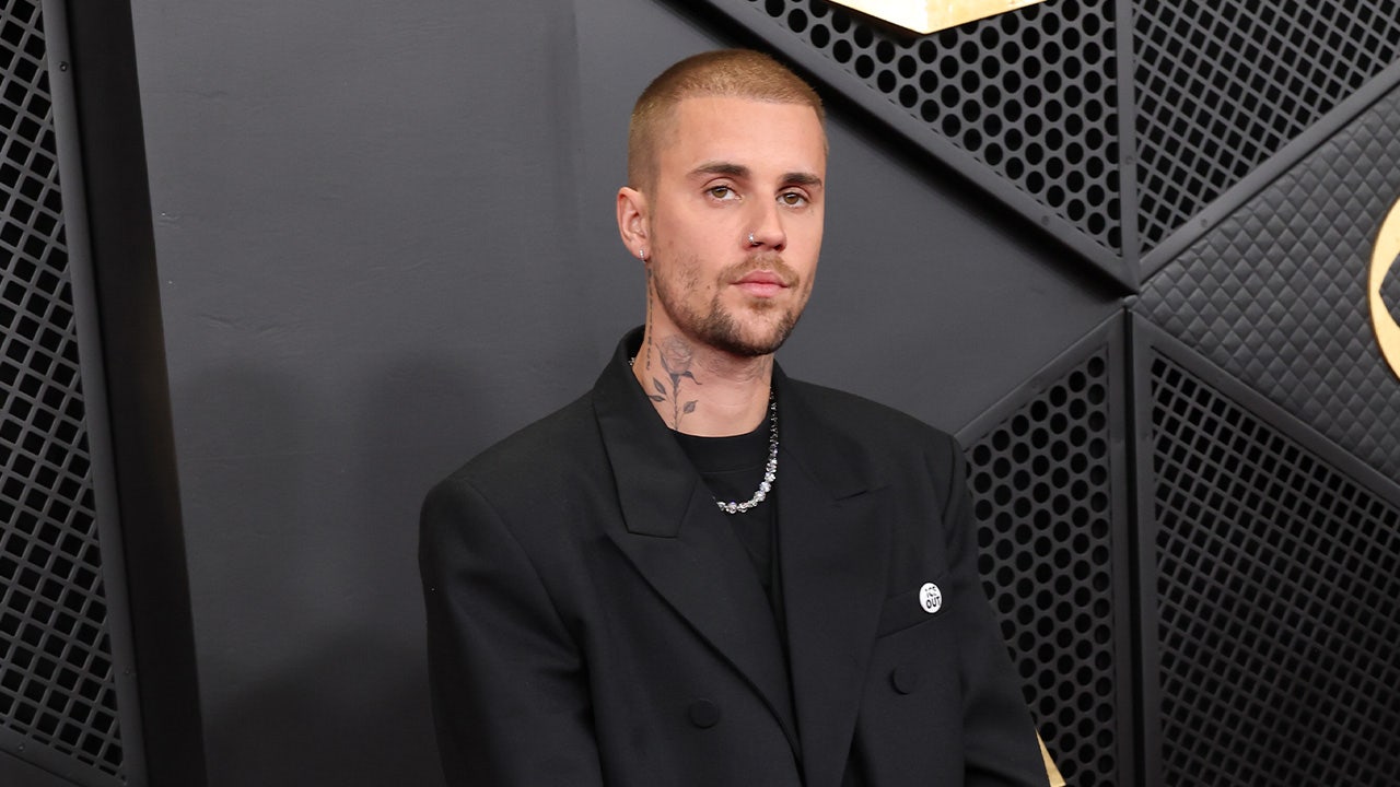 Justin Bieber șochează la Premiile Grammy: Spectacol inedit în lenjerie intimă Justin Bieber a fost centrul atenției la cea de-a 68-a ediție a Premiilor Grammy, desfășurată duminică seara la Crypto.com Arena din Los Angeles