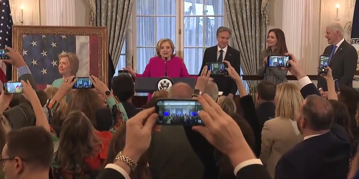 hillary-clinton-sua-statele-unite-washington-departamentul-de-stat-portret-tablou-politica-americana.jpeg - PresaObiectiva