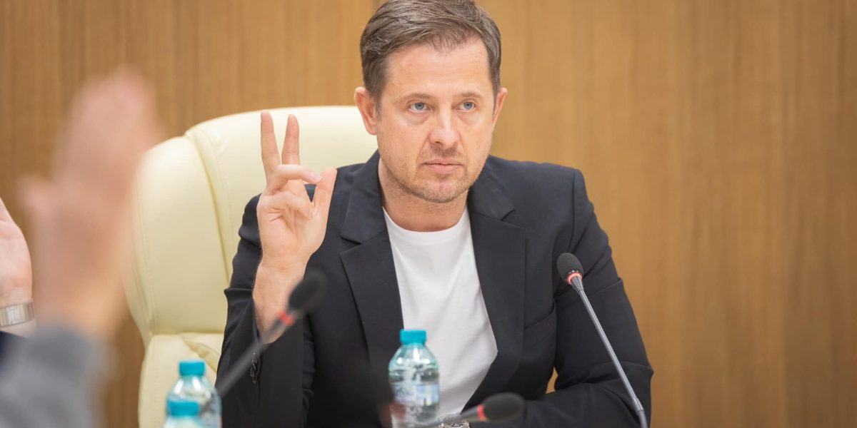 hubert-thuma-trei.jpg - PresaObiectiva