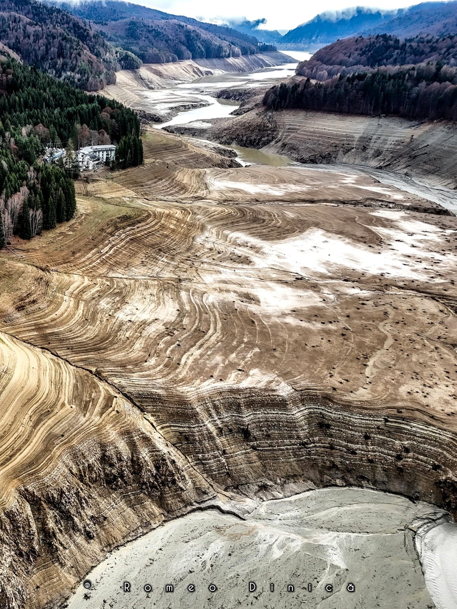 Ministrul Mediului: Criza apei din Curtea de Argeș, gestionată necorespunzător, cu bacteria Clostridium perfringers în apă