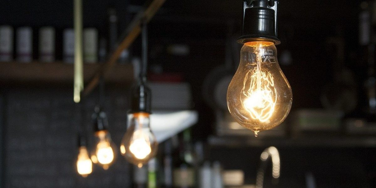 light-bulbs-406939_1280-e1609332175800.jpg - PresaObiectiva