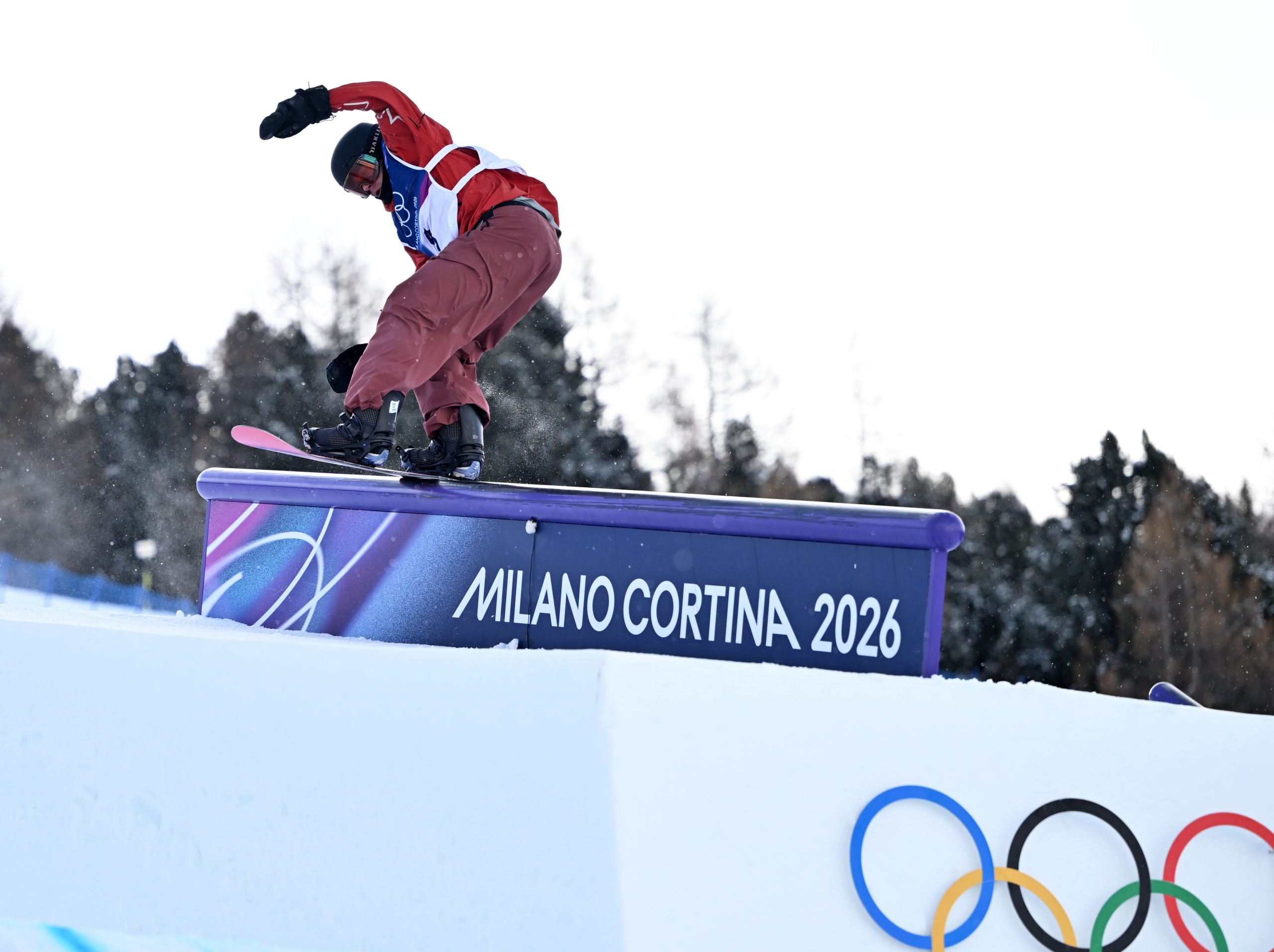 Mark McMorris revine în competiție după accidentul din antrenament, visând la o nouă medalie olimpică După o cădere dramatică în timpul antrenamentelor, care l-a lăsat fără cunoștință timp de câteva momente, snowboarderul canadian Mark McMorris se pregătește să concureze din nou