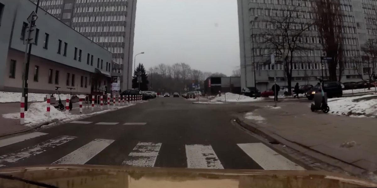 ministru-polonez-pieton-scaled.jpg - PresaObiectiva