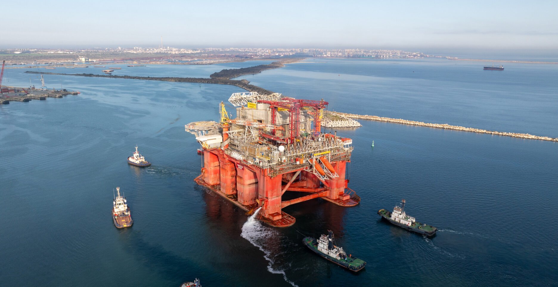 România întărește supravegherea în Marea Neagră pentru a devansa exploatarea gazelor offshore România pregătește o fundație solidă pentru a deveni un jucător major în domeniul energiei din Marea Neagră