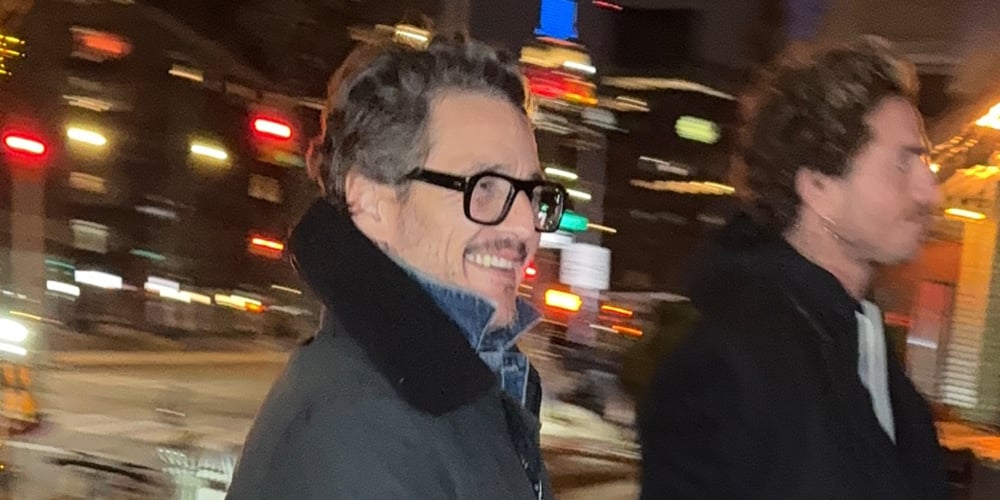 Pedro Pascal, în centrul atenției pe străzile din New York alături de Rafael Olarra Pedro Pascal, starul emisiunii de succes The Last of Us, a fost surprins de paparazzi luni seara, în timp ce ieșea dintr-un vehicul pe străzile animate ale Manhattan-ului, împreună cu Rafael Olarra, directorul creativ al Faena