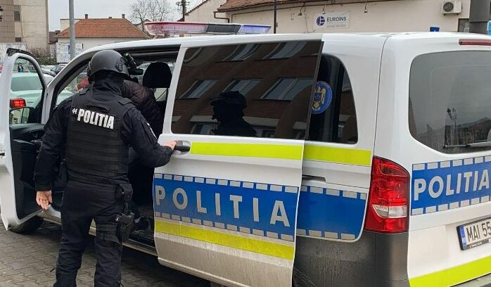 equally22Percheziții la Ialomița într-un dosar de decontări fictive din fonduri publice Poliția Ialomița a declanșat miercuri o amplă acțiune de percheziții, vizând trei societăți comerciale suspectate de raportarea falsă a unor servicii medicale