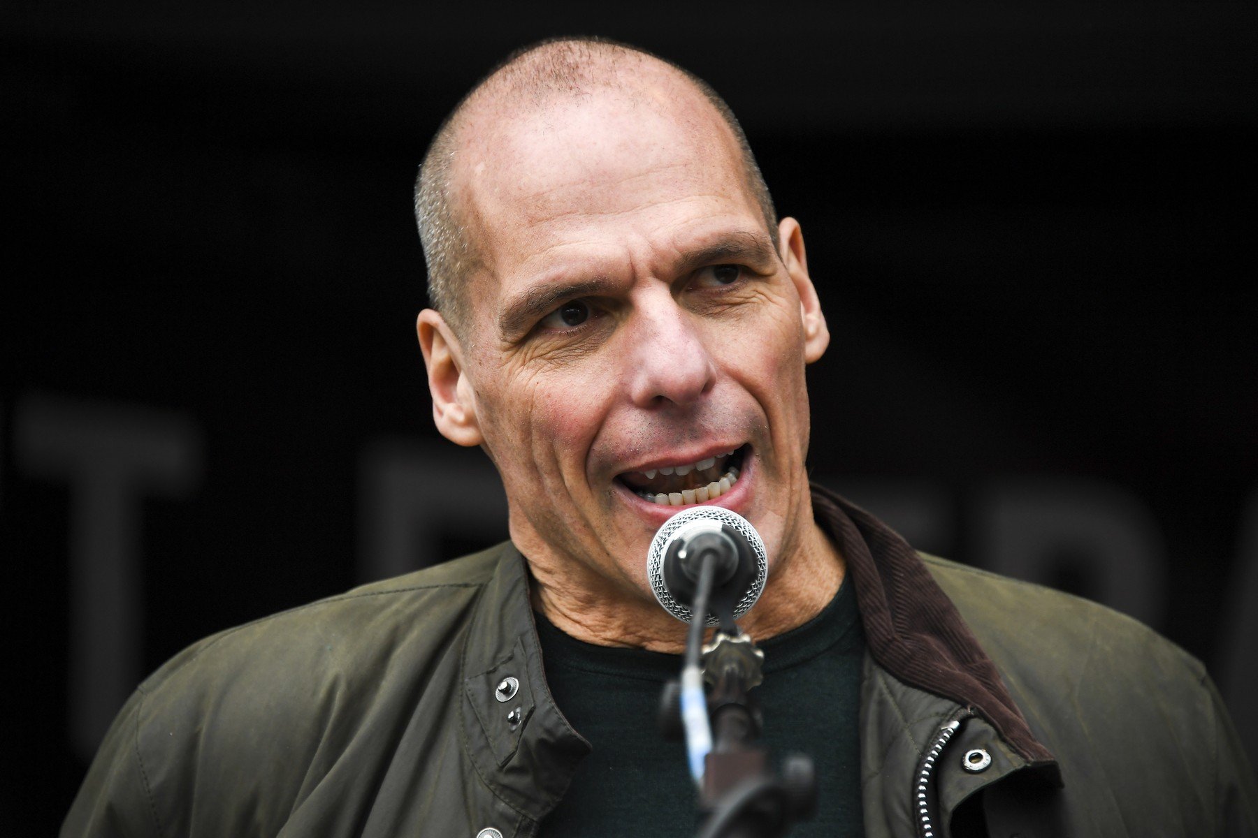 Yanis Varoufakis avertizează: capitalismul a fost înlocuit de o eră a „tehno-feudalismului” dominată de giganții tehnologici Fostul ministru de finanțe al Greciei, Yanis Varoufakis, a lansat, recent, un avertisment dur despre starea actuală a economiei globale, afirmând că „capitalismul a luat deja sfârșit și am intrat într-o eră a ‘tehno-feudalismului’”