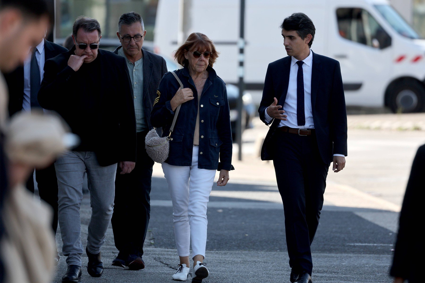 Gisele Pelicot cucerește topurile librăriilor cu bestseller-ul „Et la joie de vivre” Cartea „Et la joie de vivre” a autoarei franceze Gisele Pelicot a reușit să surprindă publicul și criticii deopotrivă, devenind un fenomen rapid în piața editorială din Europa