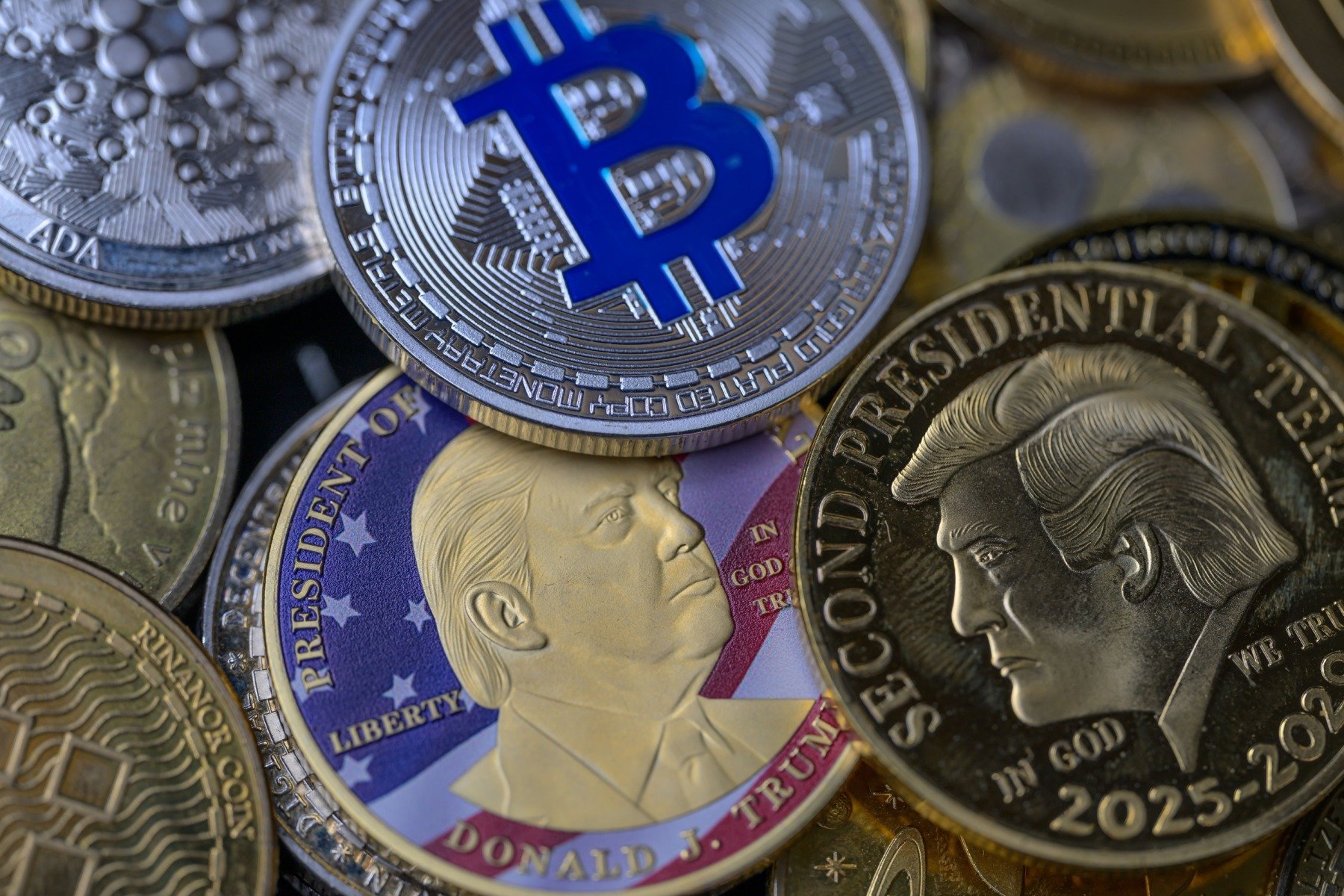 Trei suspecți au fost plasați sub acuzare duminică la Paris, într-un caz care scoate în evidență riscurile crescânde ale criminalității legate de criptomonede