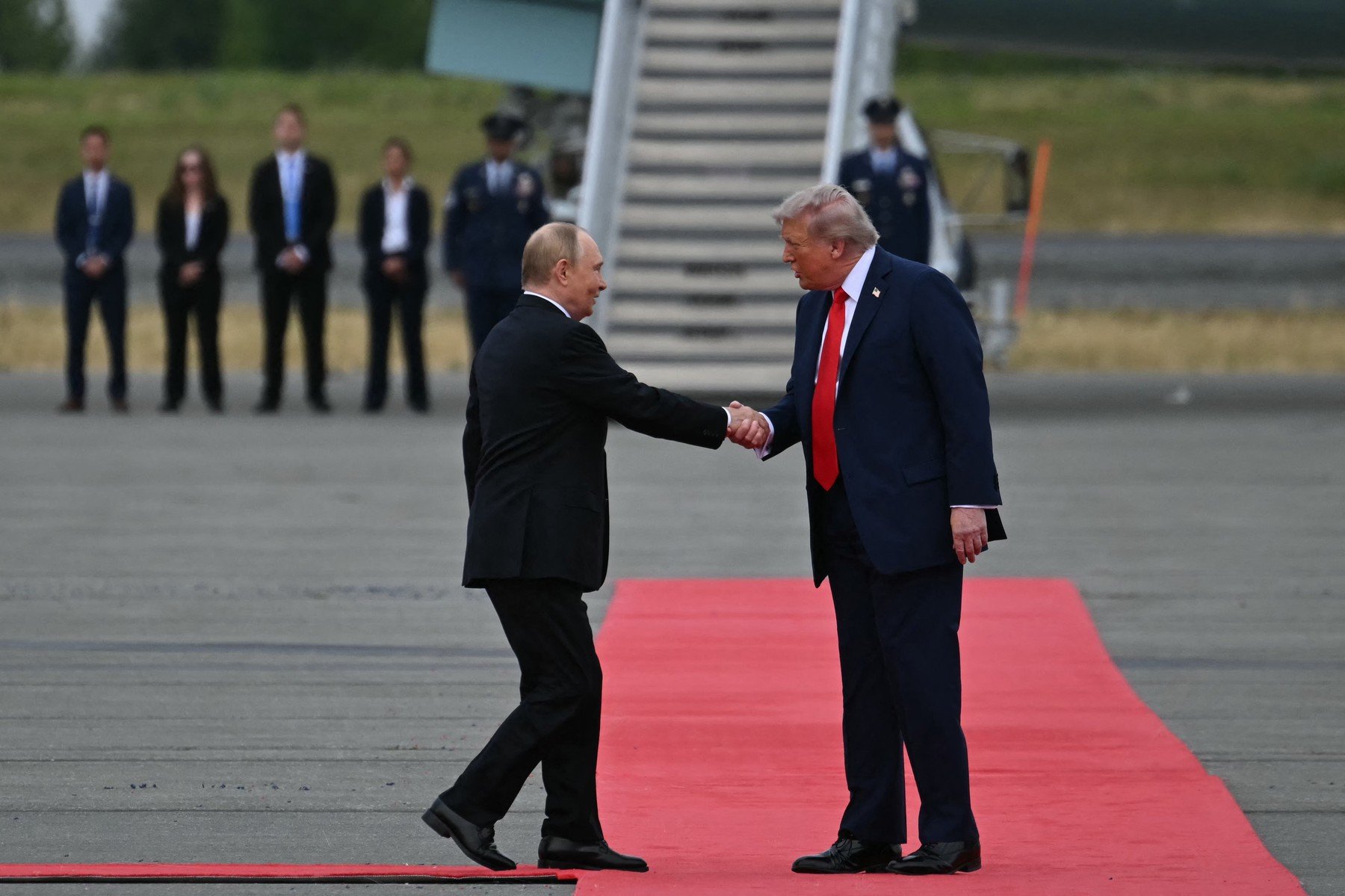 Trump afirmă că Putin vede sfârșitul războiului în Ucraina