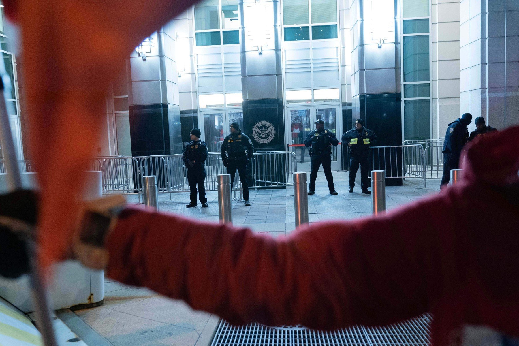 Un copil de 18 luni, reținut împreună cu părinții săi într-un centru de detenție pentru imigrație din sudul Texasului, a traversat o perioadă extrem de critică în ultimele săptămâni