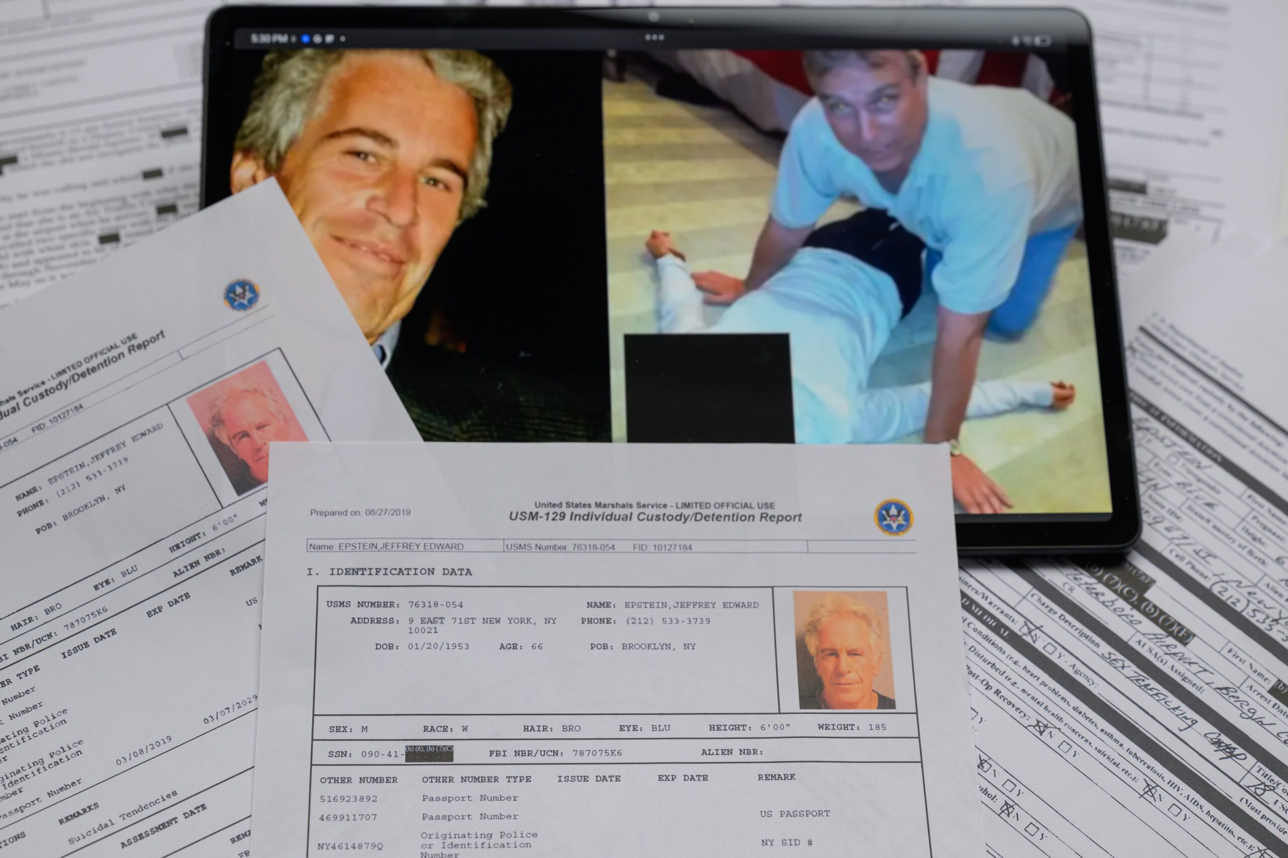 Deputații britanici cer transparență în numirea emisarului comercial: Deselectarea dosarelor delicate Parlamentul britanic a dat semnalul clar pentru o mai mare responsabilitate și transparență în procesul de numire a înalților funcționari, solicitând desecretizarea unor documente despre numirea lui Andrew Mountbatten-Windsor în cadrul Departamentului pentru Comerț și Investiții