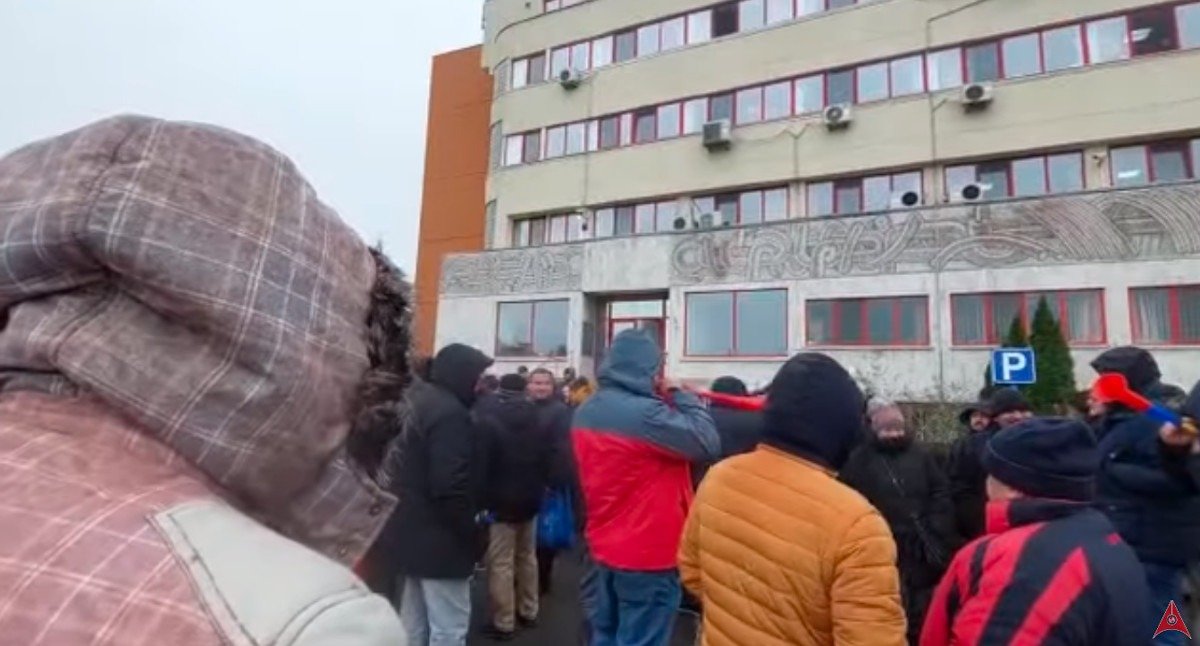 Proteste spontane și propuneri de conflict de muncă la Petromidia: salariile mici și negocierile în impas Două zile de tensiune la cel mai mare combinat de rafinare din România