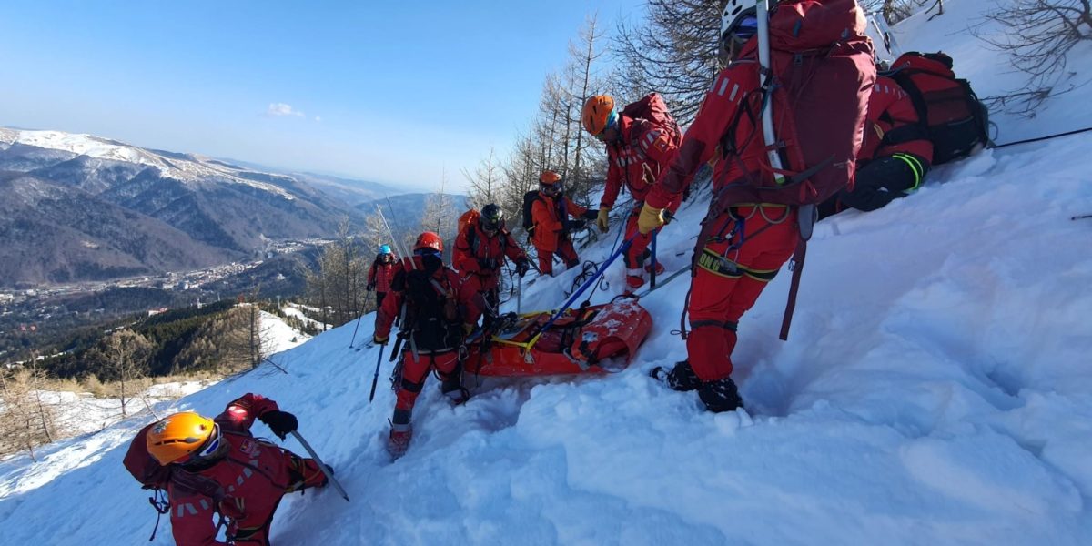 salvamont-munte-zapada.jpg - PresaObiectiva