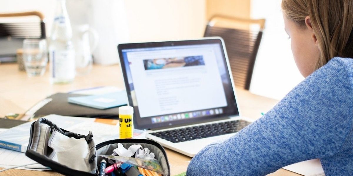 scoala-online-e1617274938496.jpg - PresaObiectiva