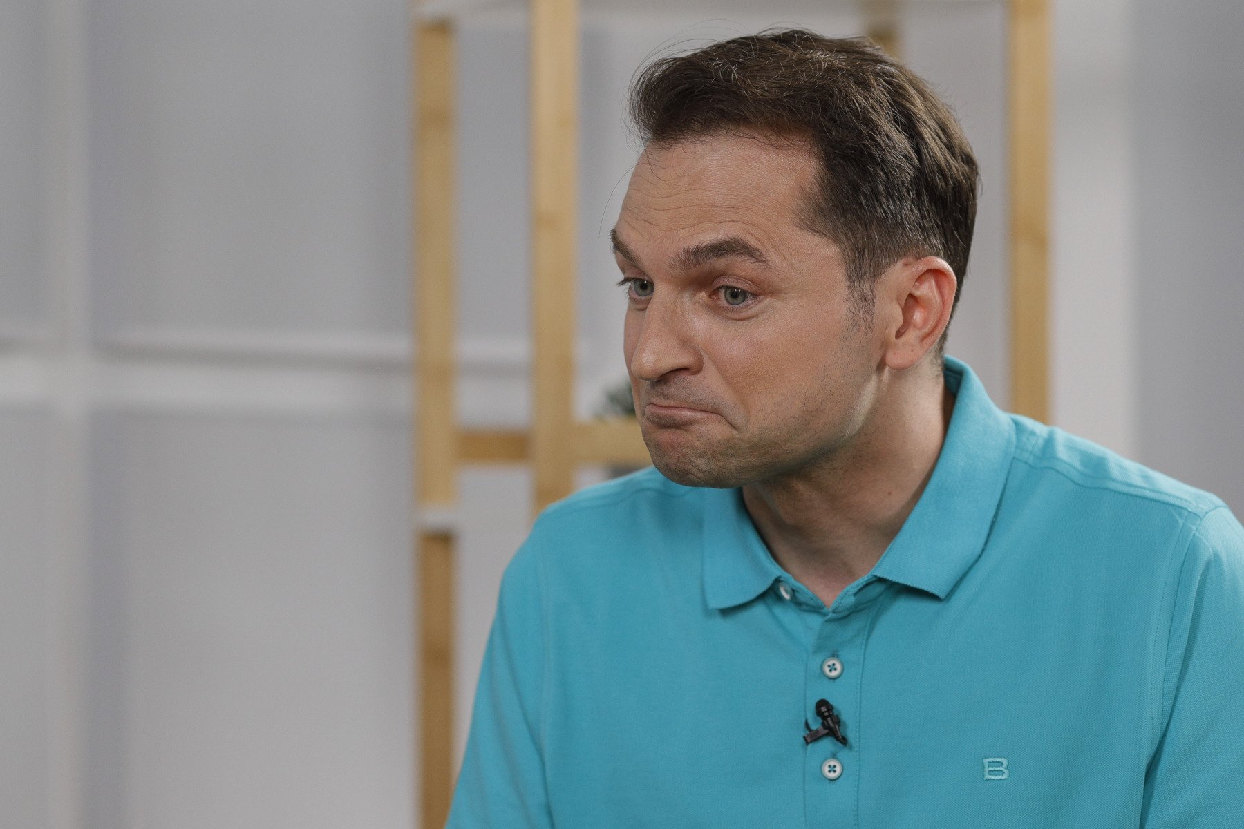 Consilier al Guvernului, reclamat pentru declarații considerate discriminatorii împotriva angajaților bugetari DeVizată de opinia publică și de sindicatele din instituțiile publice, declarația unui oficial important din guvern a generat o tămbălău mediatic și o anchetă disciplinară