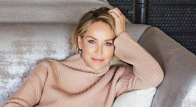 Sharon Stone, emoționată până la lacrimi la Balul Operei din Viena: un moment de neuitat pentru vedeta hollywoodiană Actrița Sharon Stone a trăit una dintre cele mai intense experiențe ale carierei sale în cadrul celebrului Bal al Operei din Viena, eveniment care reunește anual personalități din lumea artei, culturii și modei
