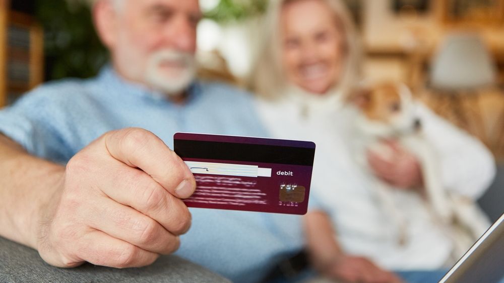 Soți pensionari, condamnați pentru fraudă de un milion de euro Un scandal financiar de proporții a izbucnit în domeniul pensiilor, după ce doi soți pensionari din Franța și-au recunoscut frauda de 294.000 de euro, sumă obținută prin omisiunea de a declara conturi bancare în exces