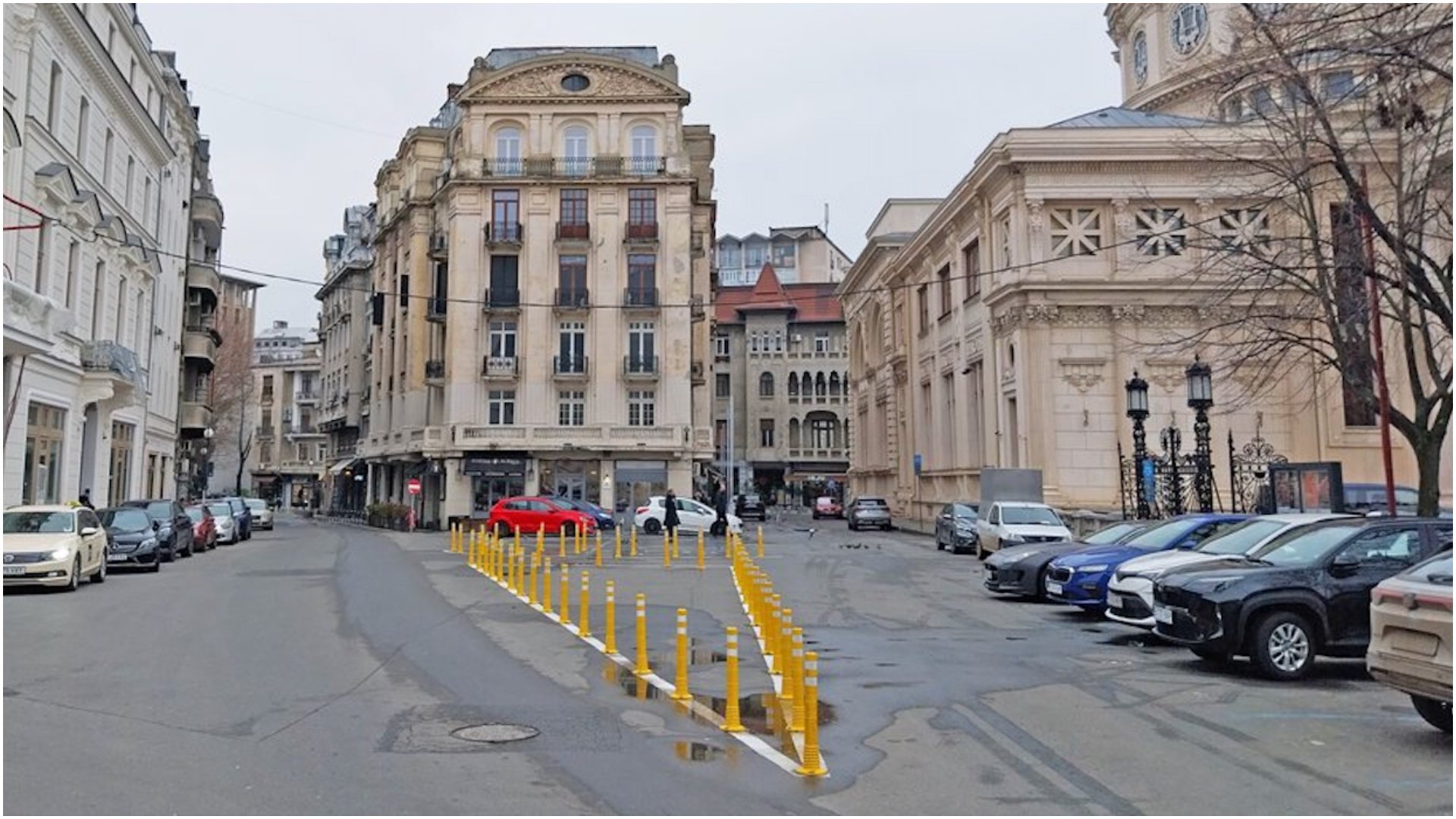 Zona din centrul Bucureștiului, mai precis în apropierea Ateneului Român, a fost recent supusă unor schimbări notabile pentru a combate problema frecventă a parcărilor ilegale