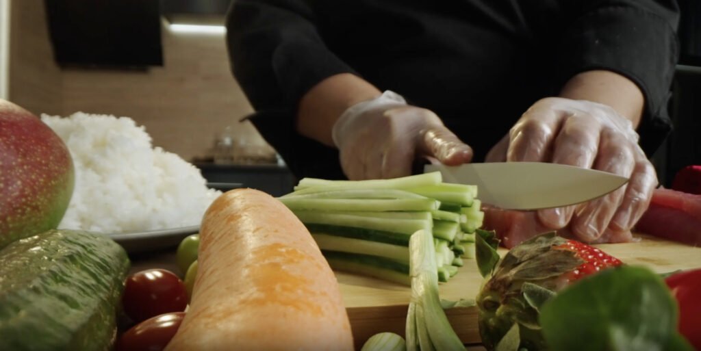 Diferențele dintre sushi-ul din Europa și Statele Unite și cel autentic japonez sunt mai mari decât se credea și nu sunt neapărat o greșeală, ci o adaptare firescă la contextul local