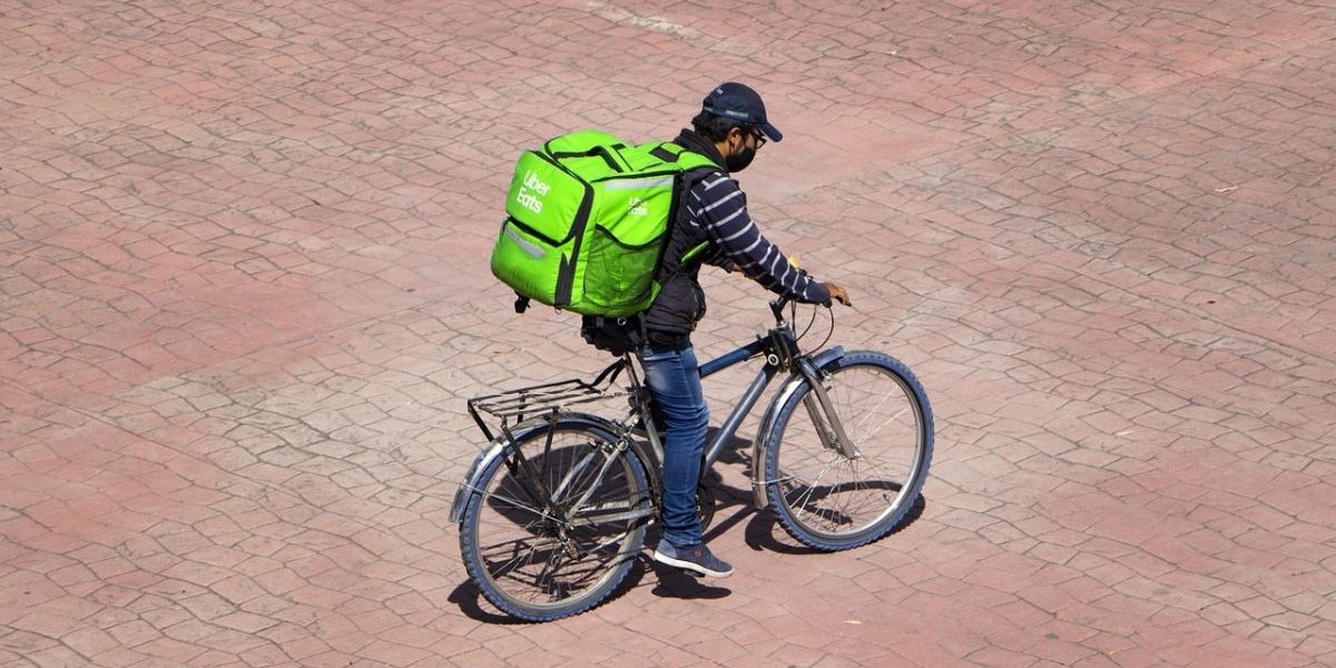 uber-eats-livrare-mancare-e1620749330587.jpg - PresaObiectiva