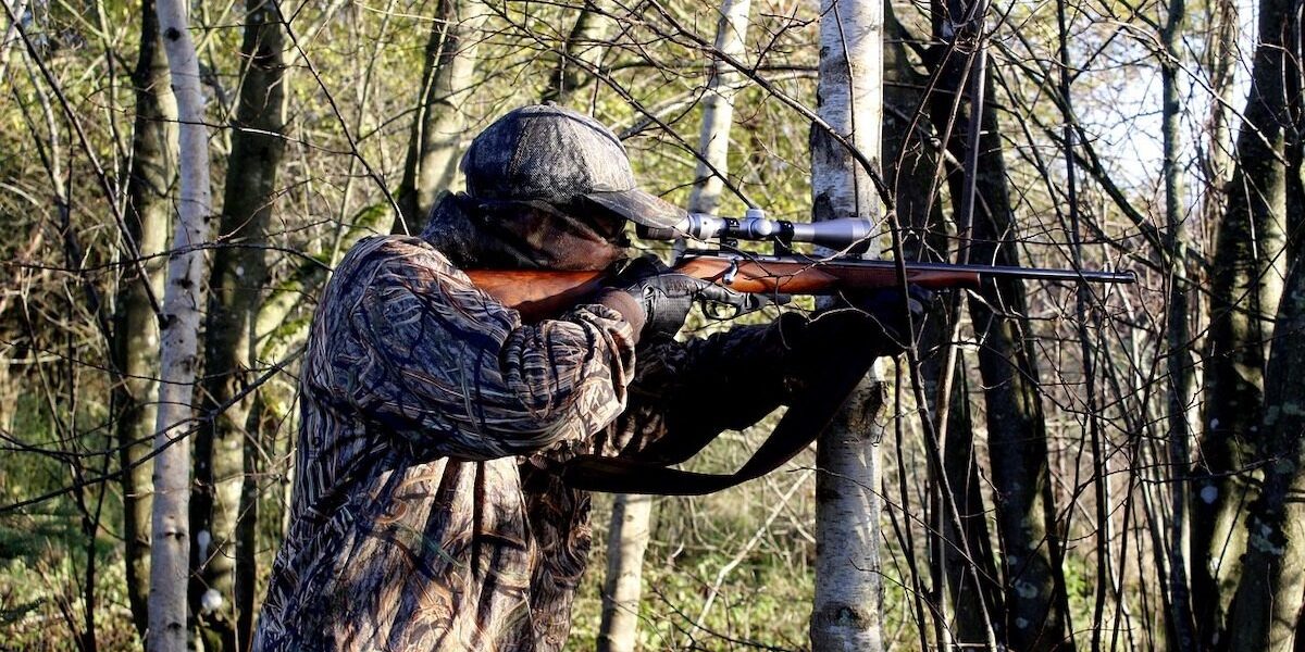 vanator-pusca-arma-e1683123824166.jpeg - PresaObiectiva