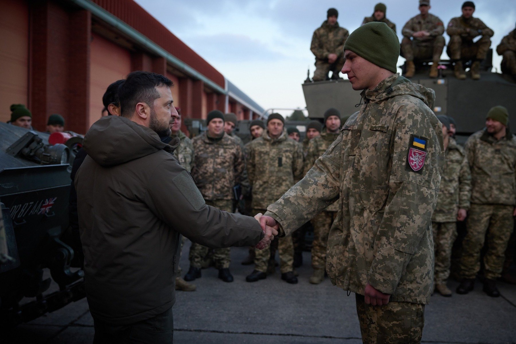 Regatul Unit intensifică sprijinul pentru Ucraina în contextul războiului cu Rusia, anunțând o investiție semnificativă destinat să consolideze capacitățile de apărare aeriană ale țării aflate în criză