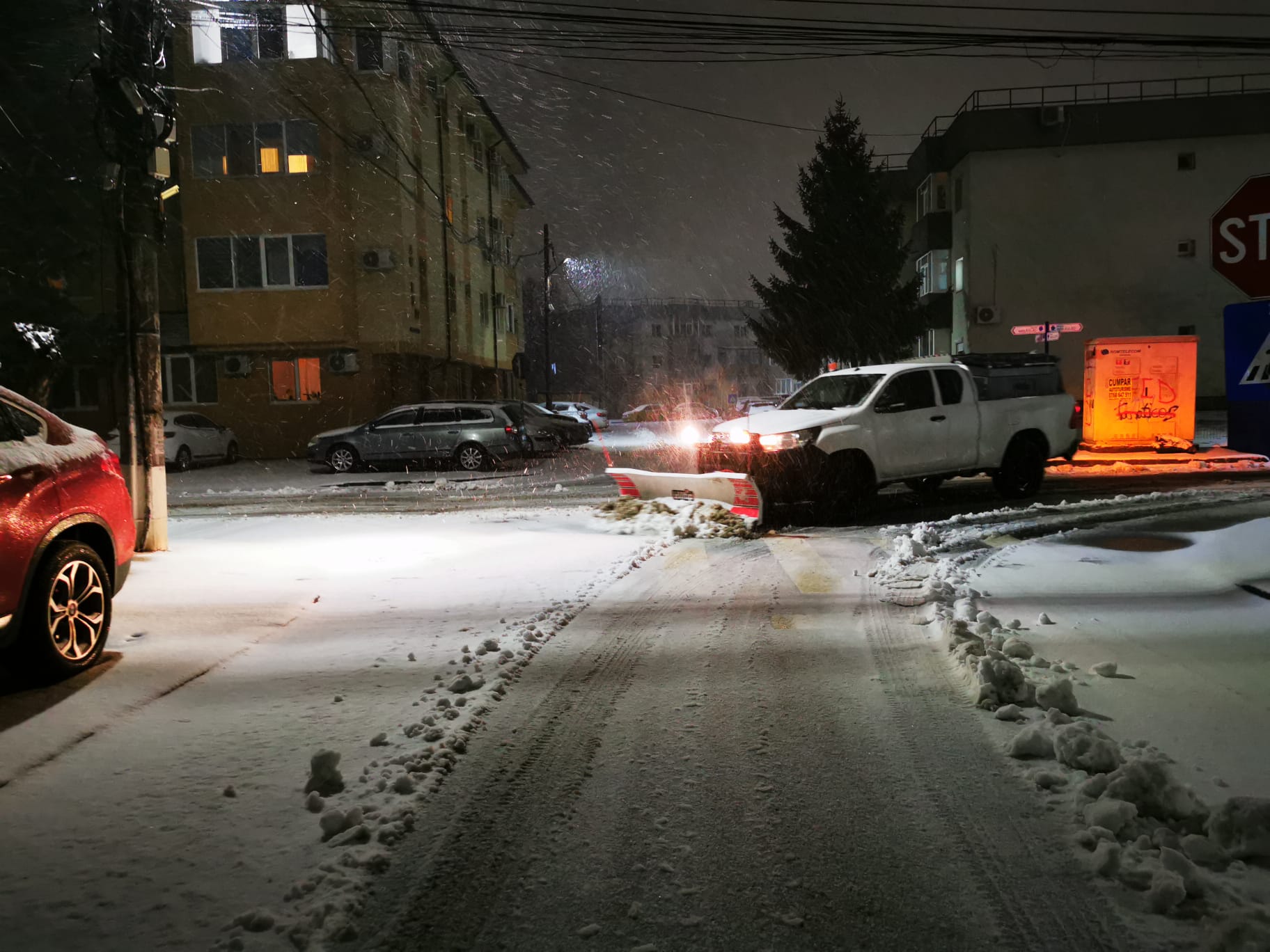Cod roșu de ninsori și viscol în București, autoritățile avertizează cetățenii să rămână acasă Marți seara, Codul portocaliu de ninsori abundente și viscol a fost înlocuit cu o alertă de Cod roșu, valabilă până miercuri, 18 februarie, ora 8:20, pentru București și Ilfov