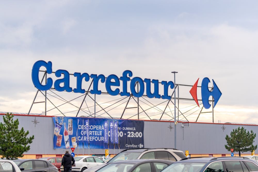 Carrefour își vinde operațiunile din România: ce înseamnă pentru clienți?