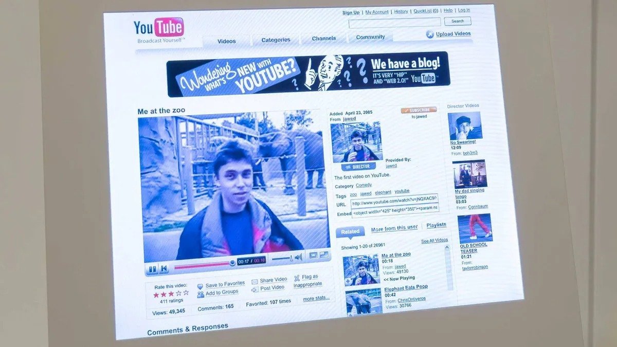 Primul clip de pe YouTube, „Me at the Zoo”, a fost adus în expoziția unui muzeu din Londra, marcând un punct de cotitură în istoria digitală