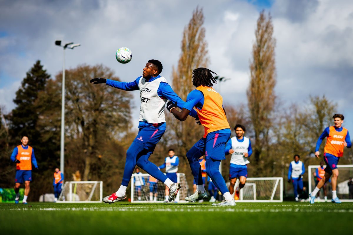 Wolves într-o corsetată revenire sub conducerea lui Rob Edwards, dar șansele de salvare par tot mai reduse Wolverhampton Wanderers traversează o perioadă complicată, după o serie de rezultate dezamăgitoare care lasă formația aproape sigură în fața unui sezon dificil