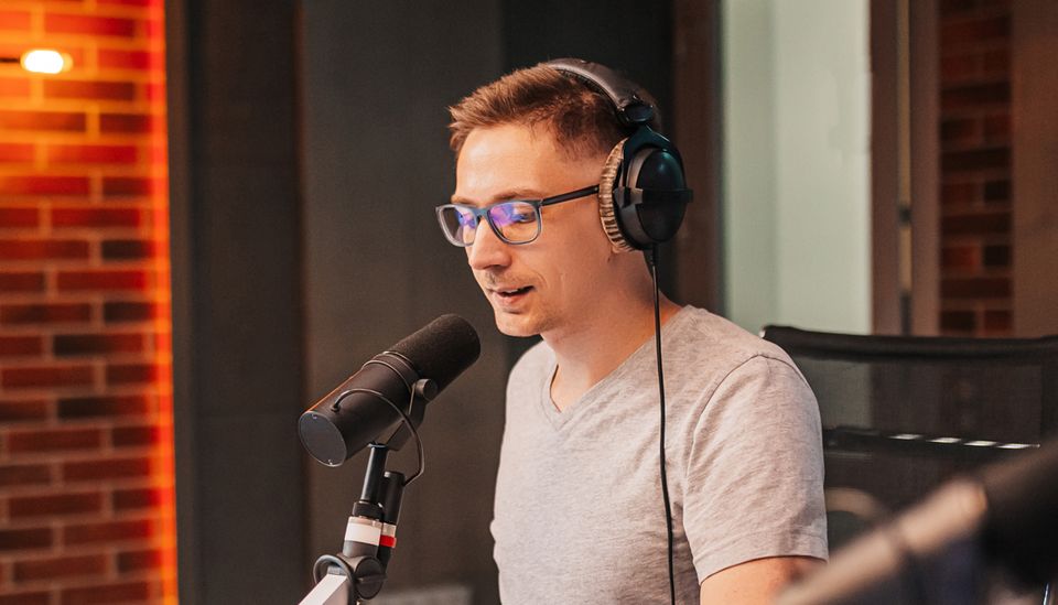 Radiourile europene caută alternative sigure și independente la platformele de streaming globale În fața creșterii costurilor și a riscurilor legate de utilizarea platformelor de streaming non-europene, radiourile din Europa caută soluții care să le garanteze controlul asupra conținutului și datelor