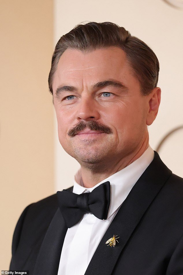 Fani DiCaprio ironizează mustața sa, spunând că „a dat lumea peste cap” după ce Pedro Pascal a “donat-o” dezbrăcat de mustață