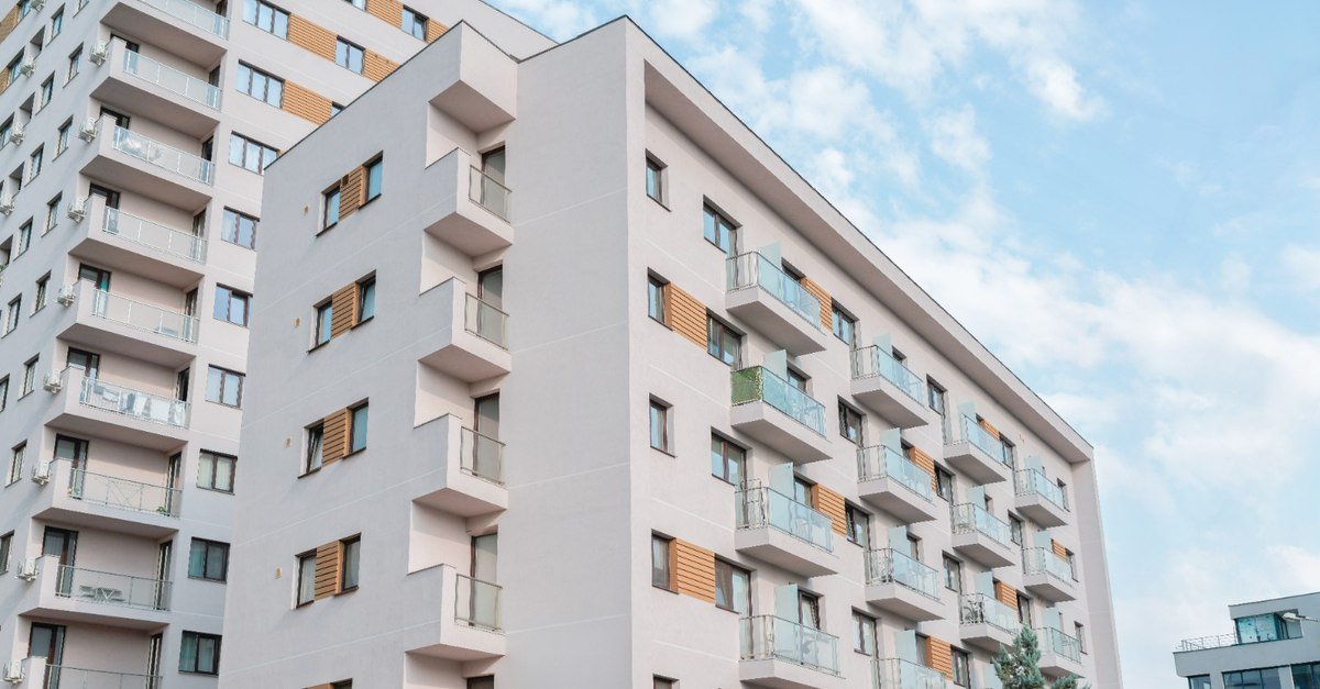 Închiderile de balcoane fără autorizație pot costa mii de euro și adesea atrag amenzi serioase