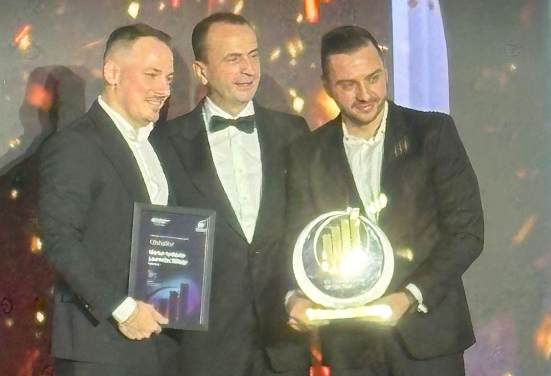 Tehnologia românească cucerește lumea: Cine sunt creatorii celui mai valoros startup din România În lumea tehnologiei, startup-urile românești prind din ce în ce mai multă atenție internațională, iar unul dintre cele mai de succes exemple este Bible Chat, o aplicație care a transformat modul în care milioane de utilizatori din întreaga lume accesează și interacționează cu textul biblic