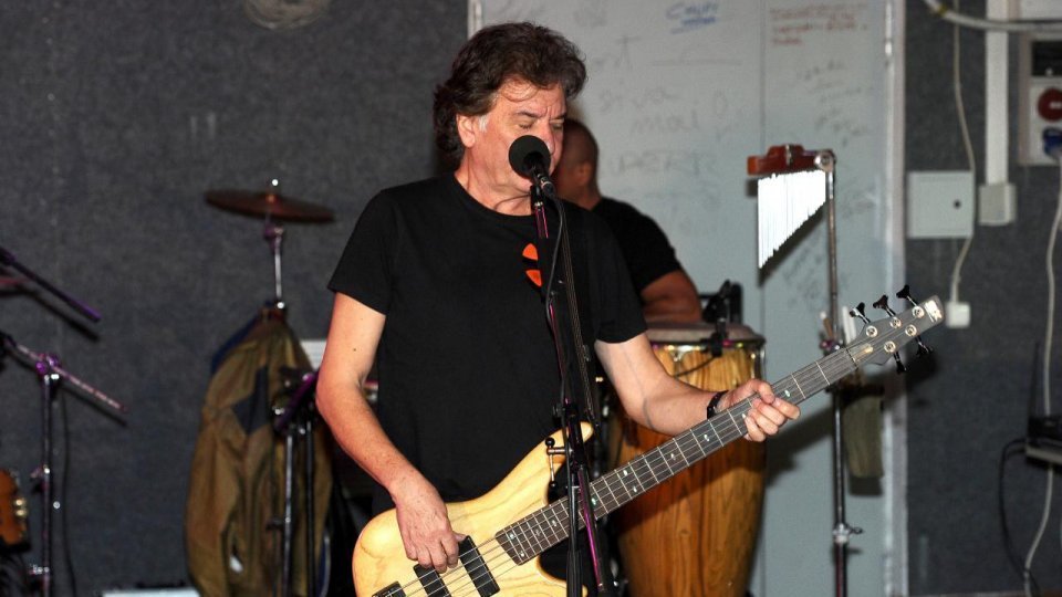 A murit Iulian Vrabete, fost basist al trupei Holograf