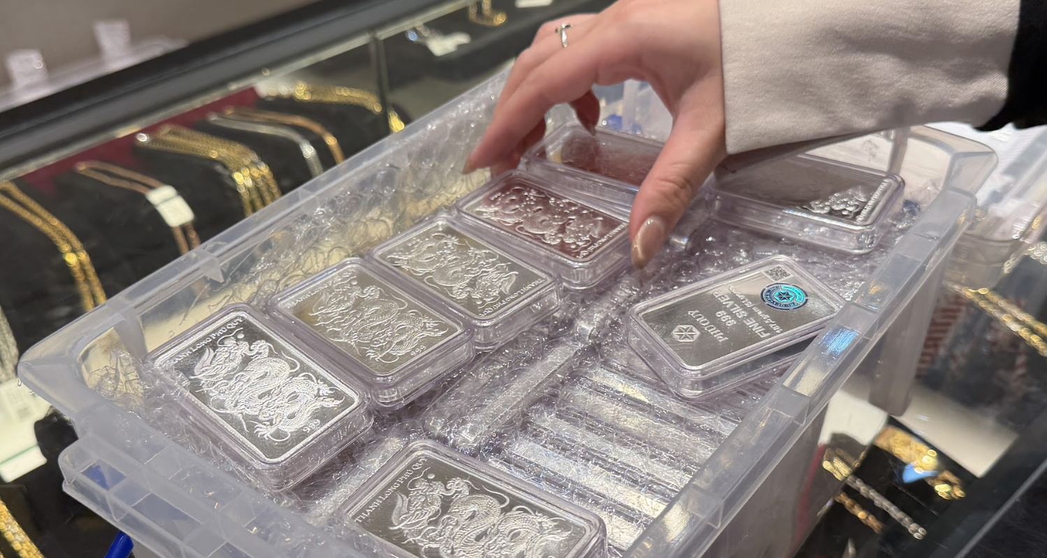 Prețurile interne ale argintului au înregistrat o scădere semnificativă, ajungând la cel mai redus nivel de la începutul anului 2026