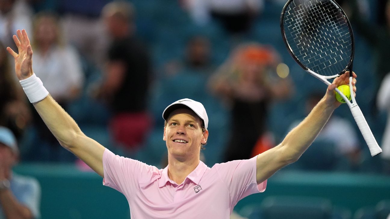JANNIK SINNER A câștigat titlul la Miami Open și a realizat „Sunshine Double” fără să piardă niciun set Miami Gardens — Într-un final de săptămână plin de emoții intense, Jannik Sinner a consemnat o performanță remarcabilă la Miami Open, câștigând titlul din dublu „Sunshine Double”, fără a pierde vreun set în proces