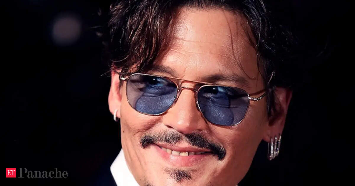 Johnny Depp, cunoscut mai ales pentru rolurile sale iconice în filme precum Pirates of the Caribbean sau Edward Scissorhands, a făcut recent un comentariu care a stârnit reflecții despre natura iubirii și a sincerității emoționale