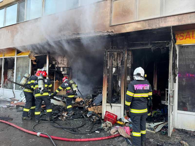 Incendiul de pe Șoseaua Pantelimon a fost localizat, drum spre normalitate în cazul blocului afectat Incendiul izbucnit sâmbătă dimineața la un spațiu comercial de la parterul unui bloc situat pe Șoseaua Pantelimon a fost în cele din urmă localizat, iar eforturile de stingere sunt în curs de finalizare