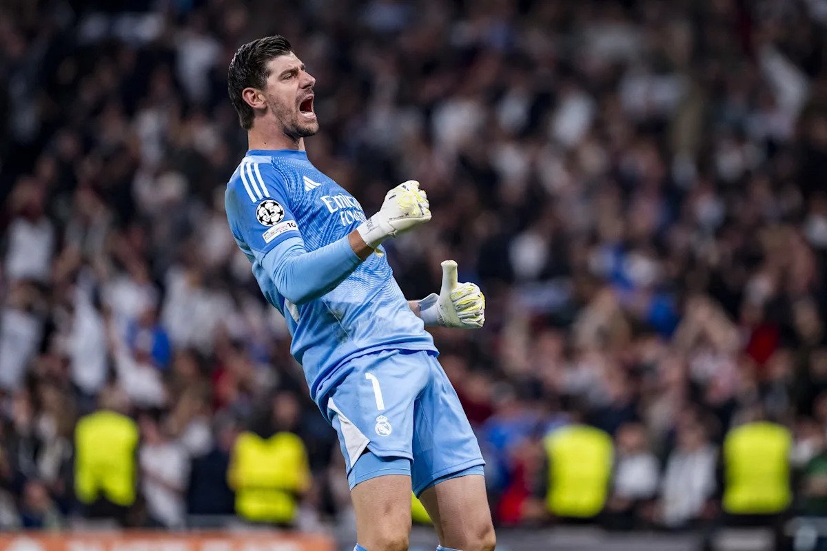 Real Madrid a bifat o seară memorabilă pe Santiago Bernabéu, reușind o victorie clară, 3-0, împotriva lui Manchester City în manșa tur a optimilor UEFA Champions League