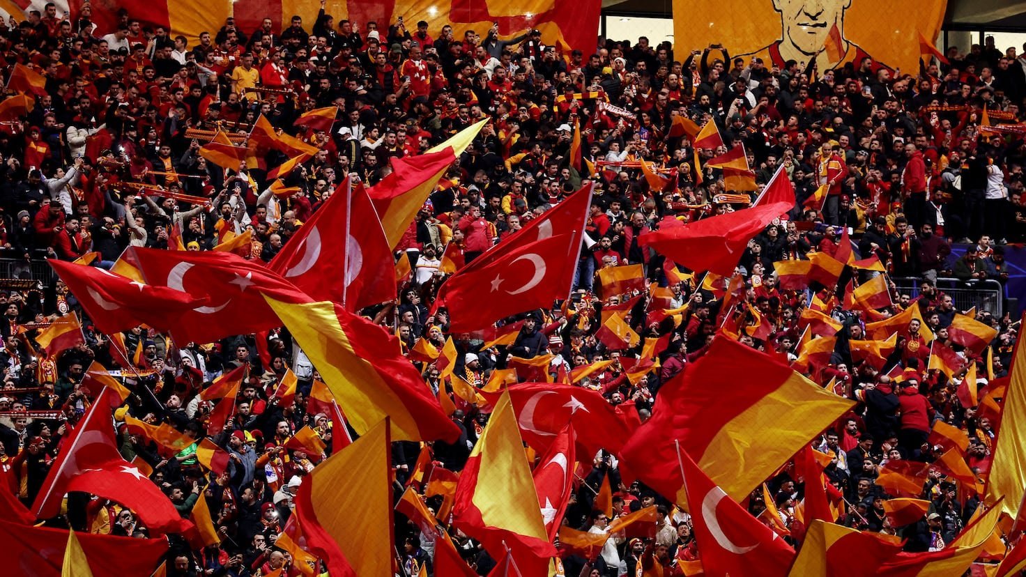 Liverpool primește vizita Galatasaray în manșa a doua a optimilor Champions League, cu un scor inițial favorabil turcilor Miercuri, pe stadionul Anfield, Liverpool va încerca să răstoarne deficitul de scor în fața echipei Galatasaray, o partidă crucială în cadrul optimilor UEFA Champions League