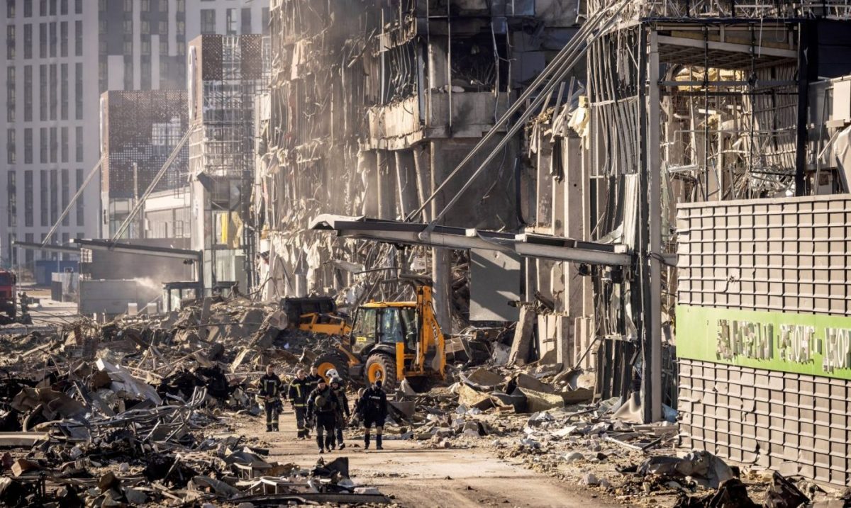 Dronă rusească atacă Harkov, provocând pierderi de vieți și răniți în urma unui incident neașteptat Un incident alarmant s-a petrecut miercuri în orașul Harkov, al doilea ca mărime din Ucraina, când o dronă sovietică a lovit o zonă de activitate economică privată, provocând victime în rândul civili și marcând un nou capitol în conflictul persistentei invasioni ruse în Ucraina