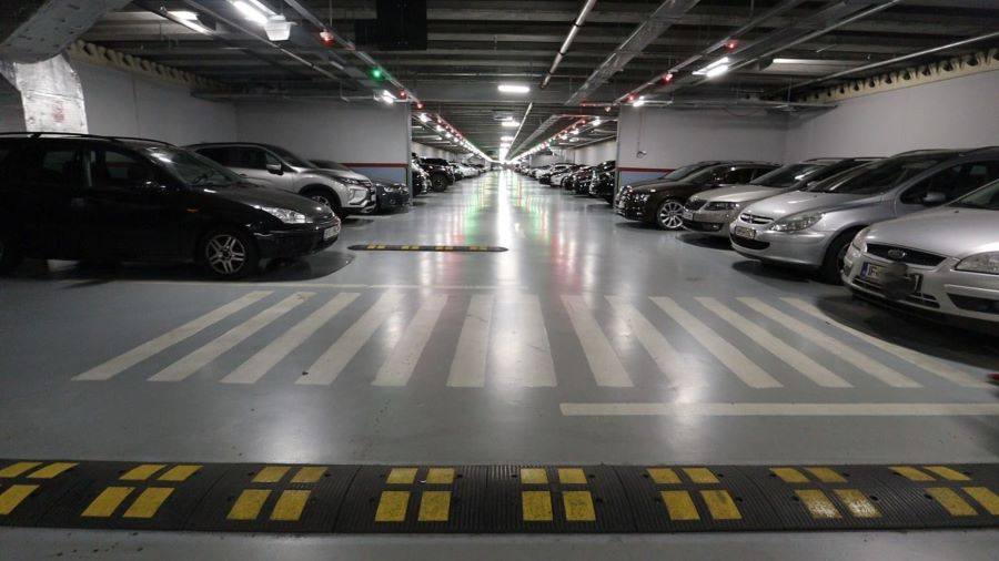 Se pregătește o majorare a tarifelor pentru parcarea subterană de pe Bulevardul Decebal, din Sectorul 3 al Capitalei, o măsură ce a stârnit deja discuții în rândul locuitorilor și aleșilor locali