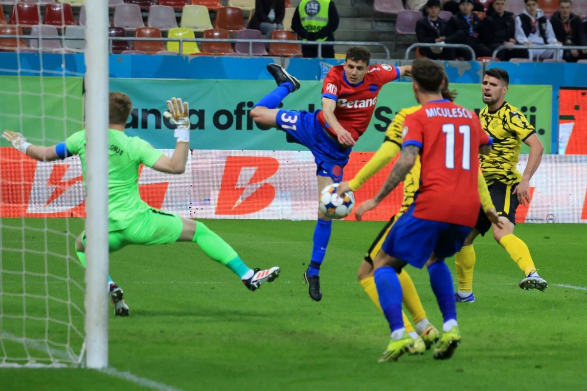 FCSB și Metaloglobus au debutat în play-out-ul Ligii 1 într-un meci disputat la Arena Națională, cu scorul la egalitate, 0-0, într-un duel crucial pentru poziționarea în ultimele runde ale sezonului