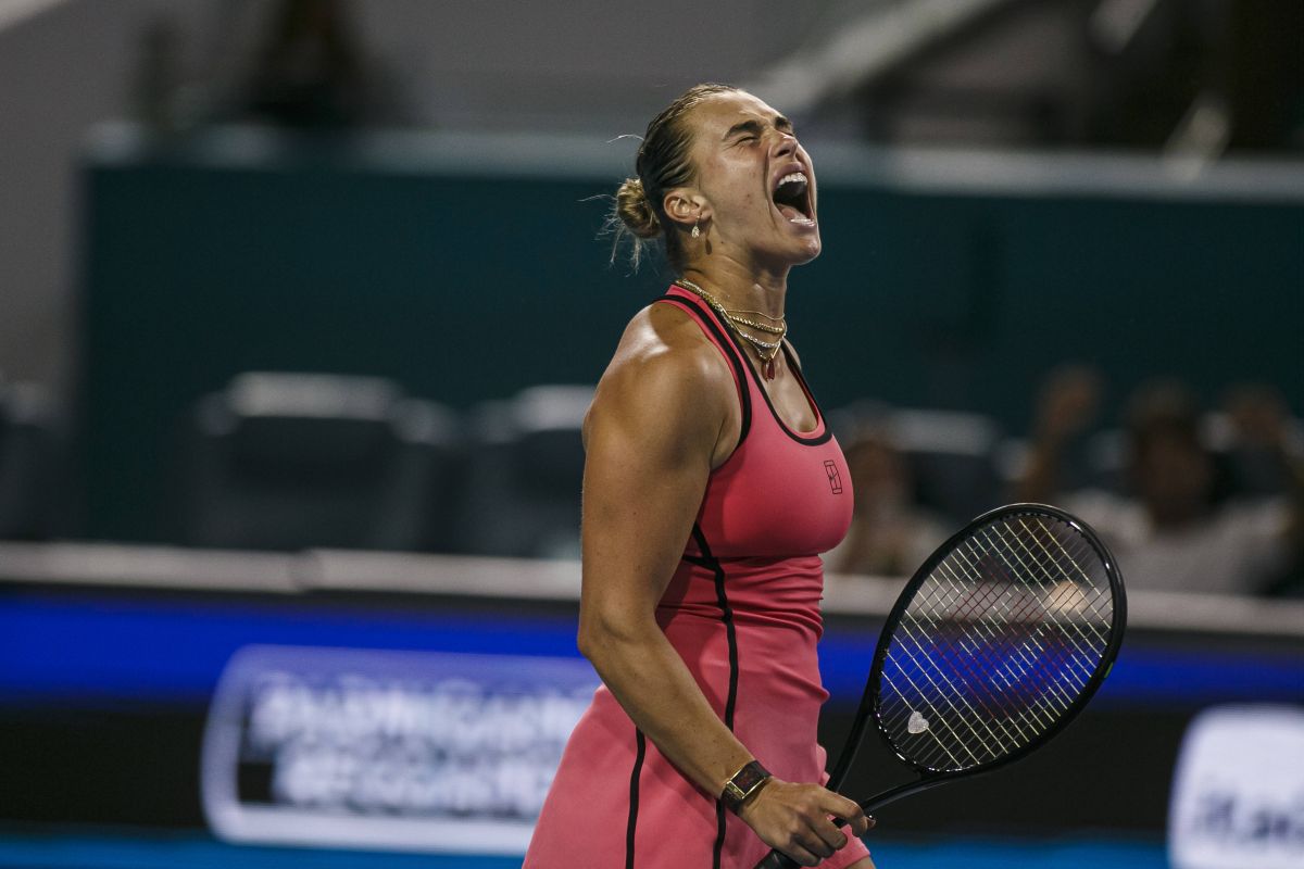 Aryna Sabalenka, lidera mondială a tenisului feminin, s-a calificat în finala Miami Open după o victorie categorică în semifinala împotriva Elenei Rybakina